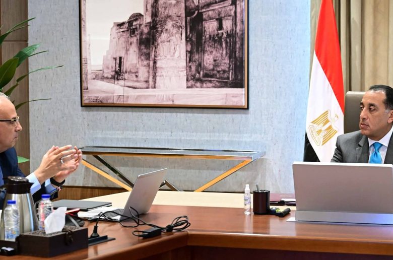 رئيس الوزراء يتابع جهود إزالة تعديات نهر النيل