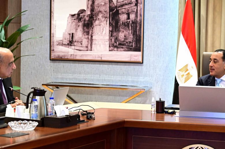 رئيس الوزراء يتابع عددا من ملفات عمل وزارة الكهرباء والطاقة المتجددة