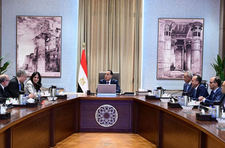 رئيس الوزراء يتابع مستجدات الموقف التنفيذي لمبادرة «حياة كريمة»