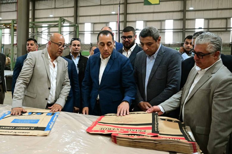 رئيس الوزراء يفتتح مصنع «بريمفيرد للأكياس والصناعات الورقية» باستثمارات 7.5 مليون دولار