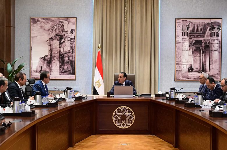 رئيس الوزراء يتابع إجراءات بدء تطبيق المرحلة الثانية لمنظومة التأمين الصحي الشامل