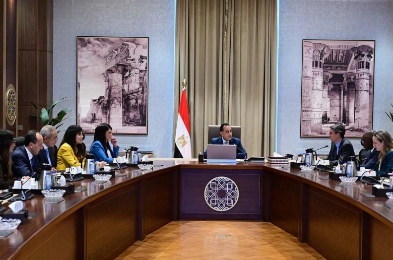 رئيس الوزراء يناقش فرص التعاون بمجالات البنية التحتية والطاقة والمياه مع البنك الدولي