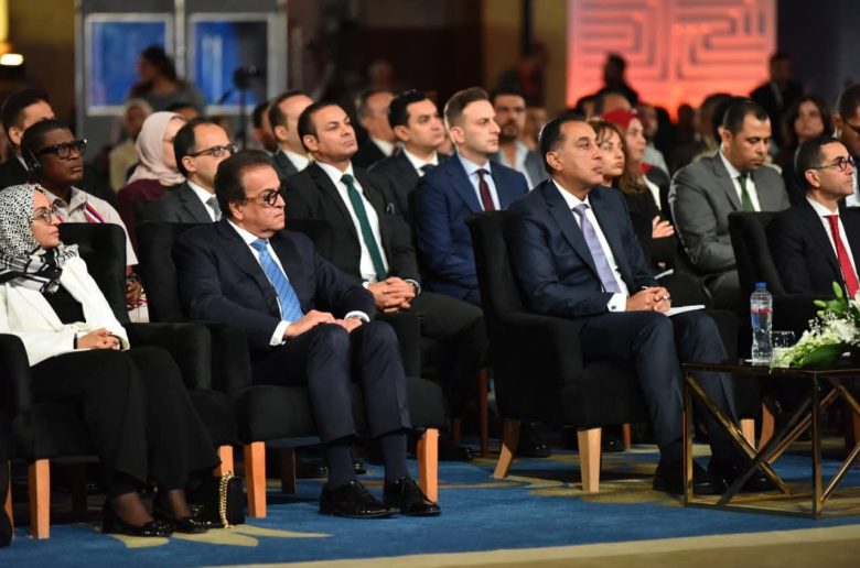 رئيس الوزراء ونائبه لشئون التنمية البشرية يشهدان جلسة حوارية بمؤتمر PHDC'25