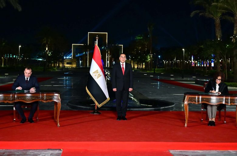 صندوق التنمية الحضرية وعزة فهمي لتنمية الصناعات الحرفية يوقعان مذكرة تفاهم