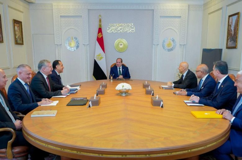 إيني الإيطالية تعتزم ضخ استثمارات اضافية في مصر بقيمة 8 مليارات دولار