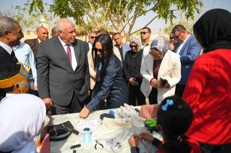 وزيرة التضامن توجه باستصلاح 5 آلاف فدان وزراعتهم بالنخيل بالوادي الجديد 