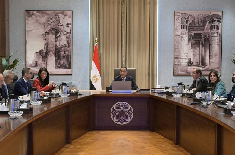 رئيس الوزراء يُتابع جهود التنسيق بين وزارات المجموعة الاقتصادية بالملفات المختلفة