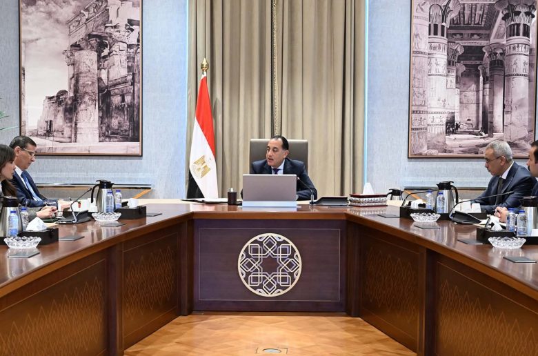 رئيس الوزراء يتابع جهود توافر السلع الغذائية والمنتجات الزراعية بالأسواق