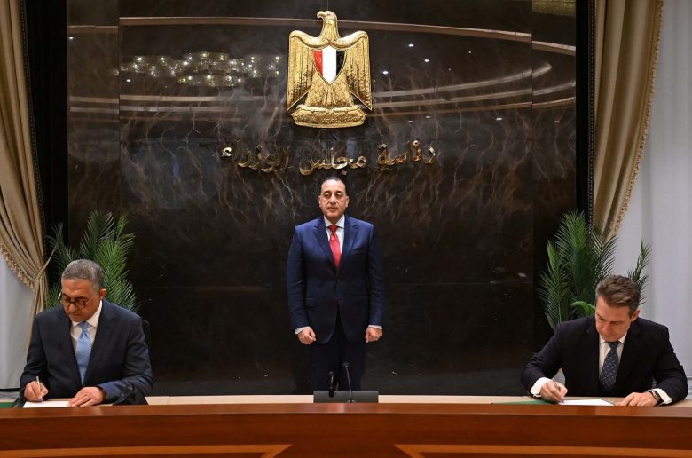 مصر والبنك الأوروبي يوقعان 6 مذكرات تفاهم بمجالات الاستثمار والطاقة والتنمية