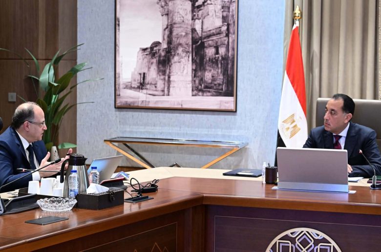 رئيس الوزراء يلتقي رئيس هيئة الدواء لاستعراض مشروع التتبع الدوائي الوطني