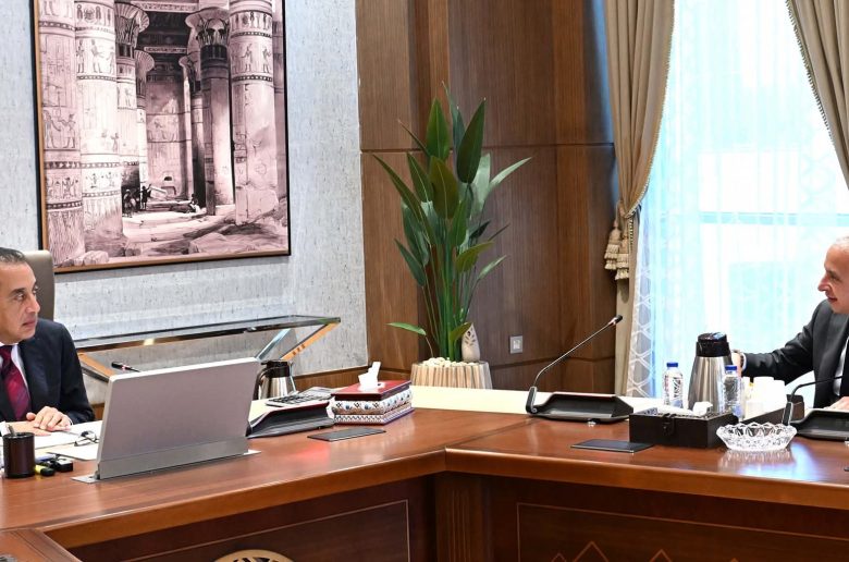 رئيس الوزراء يناقش الفرص الاستثمارية بمنطقة «المثلث الذهبي» مع القطاع الخاص