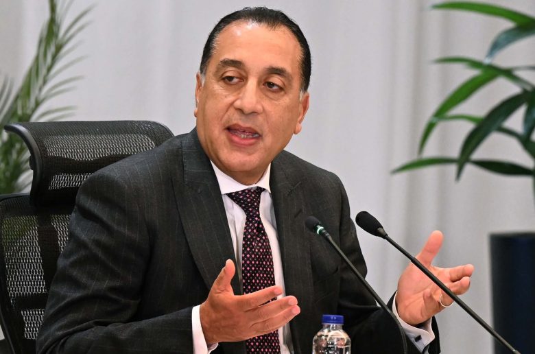 رئيس الوزراء: توجيهات رئاسية بإعداد تسهيلات ومحفزات لتشجيع كل مجالات الاستثمار