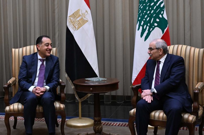 رئيس الوزراء يصل مطار رفيق الحريري الدولي لبدء زيارته للبنان