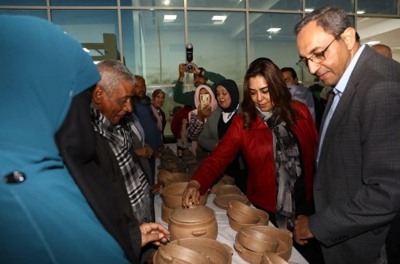 وزيرة التنمية المحلية تتفقد مشروع تطوير كورنيش النيل بقنا بتكلفة 300 مليون جنيه