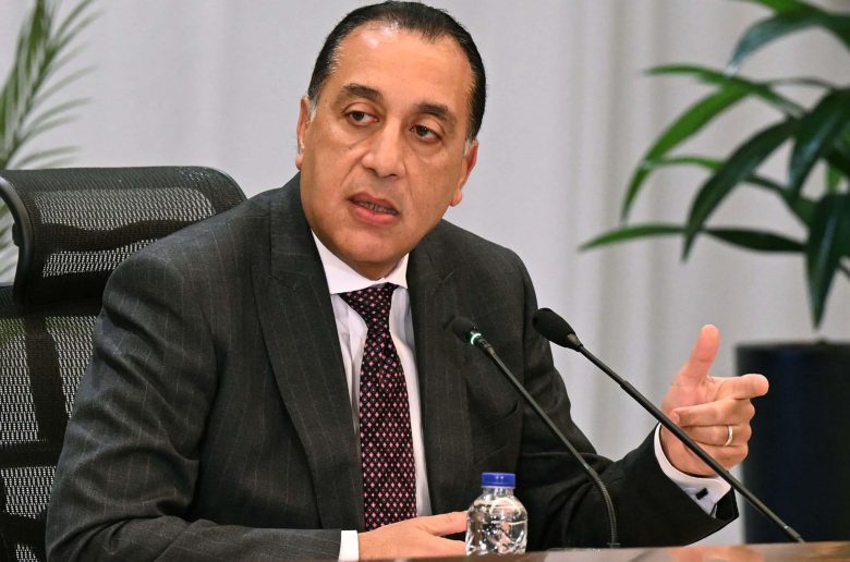 مدبولي: توجيهات رئاسية بتوفير أوجه الدعم المطلوبة لمشروعات الطاقة المتجددة