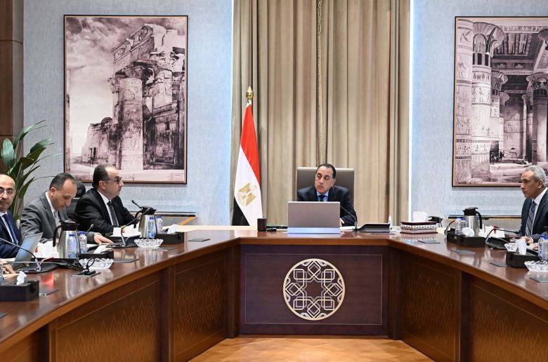 رئيس الوزراء: الدولة تولي اهتمامًا كبيرًا بتطوير مشروعات شركات الغزل والنسيج