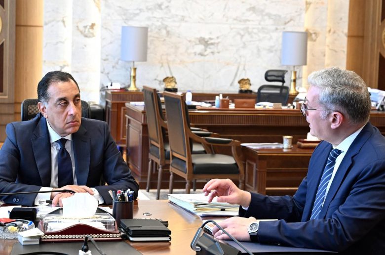 الحكومة: إنجاز 90% من مشروعات توصيل الغاز بالمرحلة الأولى بمبادرة «حياة كريمة»