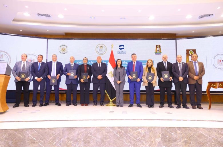 وزيرة التضامن ومحافظ الوادي الجديد يشهدان توقيع 5 بروتوكولات تعاون