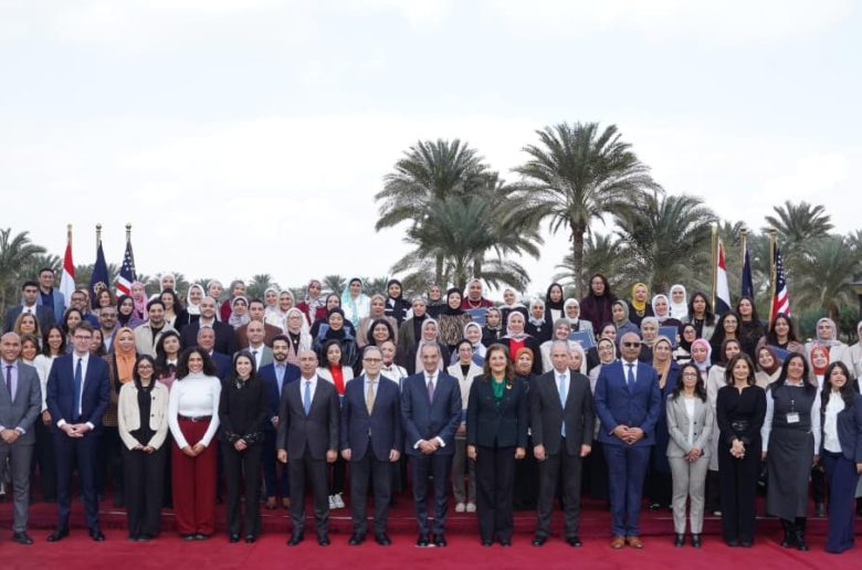 وزير الاتصالات: تأهيل الشباب كمهنيين مستقلين يساعد فى توسيع نطاق سوق العمل