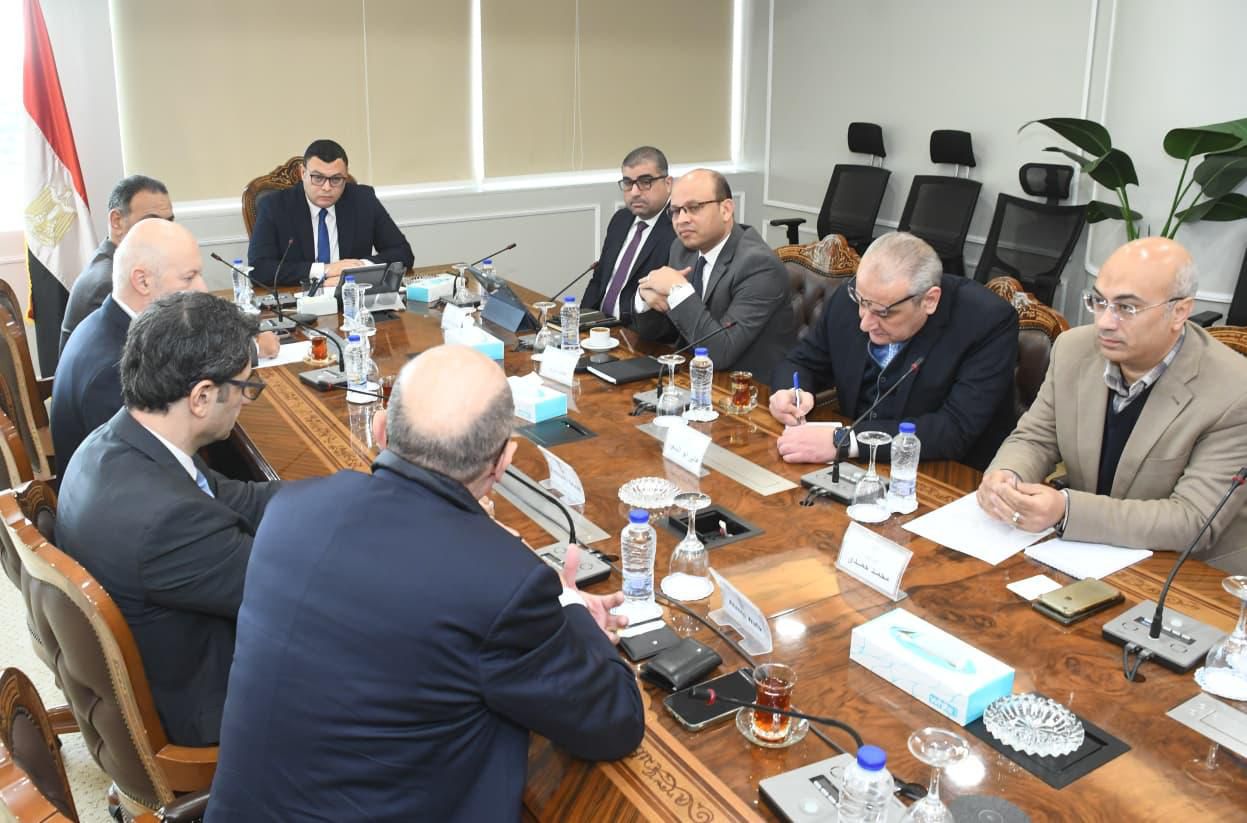 وزير الإسكان يلتقي وفداً من شركة «سان جوبان -Saint-Gobain الفرنسية ...