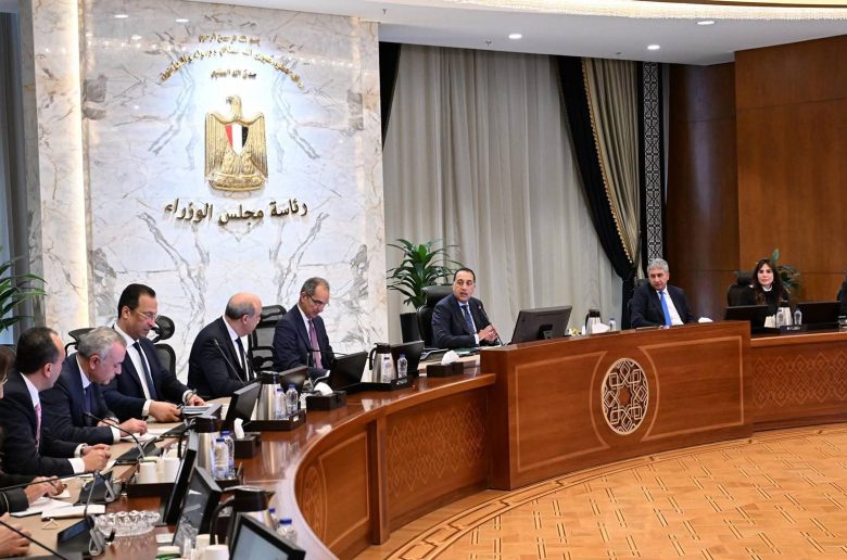 رئيس الوزراء يتابع جهود تيسير الإجراءات وتسهيل دخول السائحين وتحسين التجربة السياحية