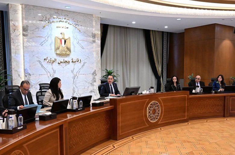رئيس الوزراء يتابع ملف حصر التكلفة الاقتصادية لأعداد اللاجئين والمهاجرين المقيمين