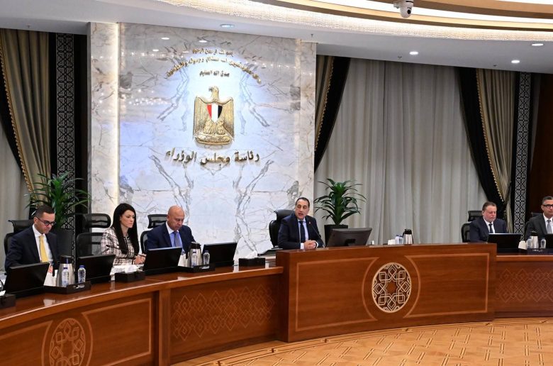 رئيس الوزراء يوجه بإعداد مجموعة من العروض التفصيلية حول تطوير مصلحة الدمغة والموازين