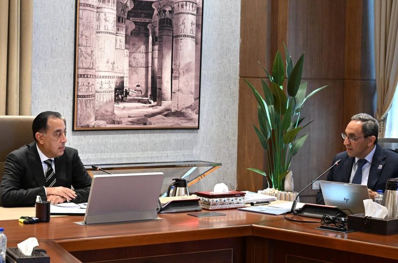 رئيس الوزراء يتابع عدد من المشروعات التنموية والخدمية بمحافظة قنا