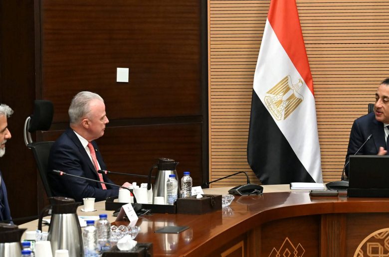 رئيس الوزراء يبحث رئيس شركة «بوينج» الأمريكية فرص تعزيز وتطوير الشراكة