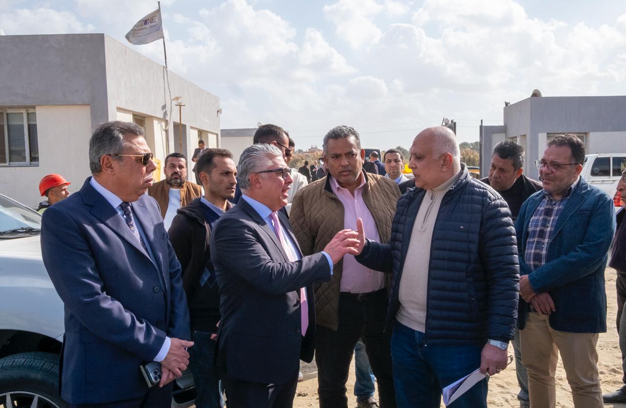 رئيس اقتصادية قناة السويس يتفقد منطقتي وادي التكنولوجيا والقنطرة غرب الصناعيتين - أموال الغد