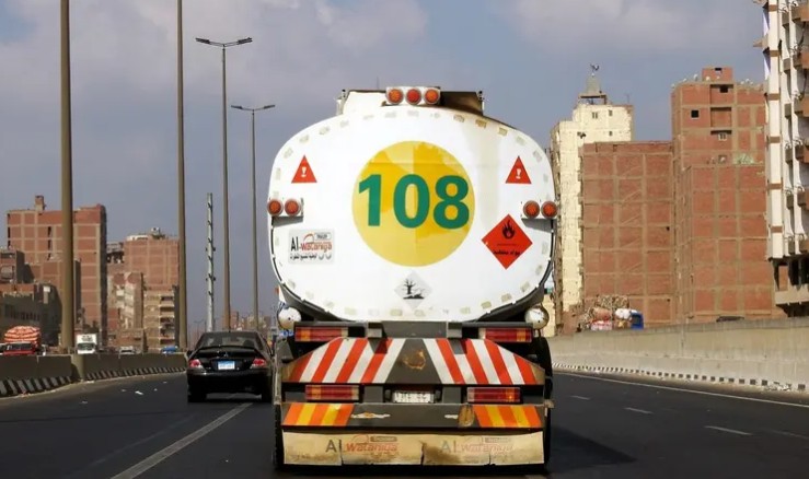 سيارة نقل وقود