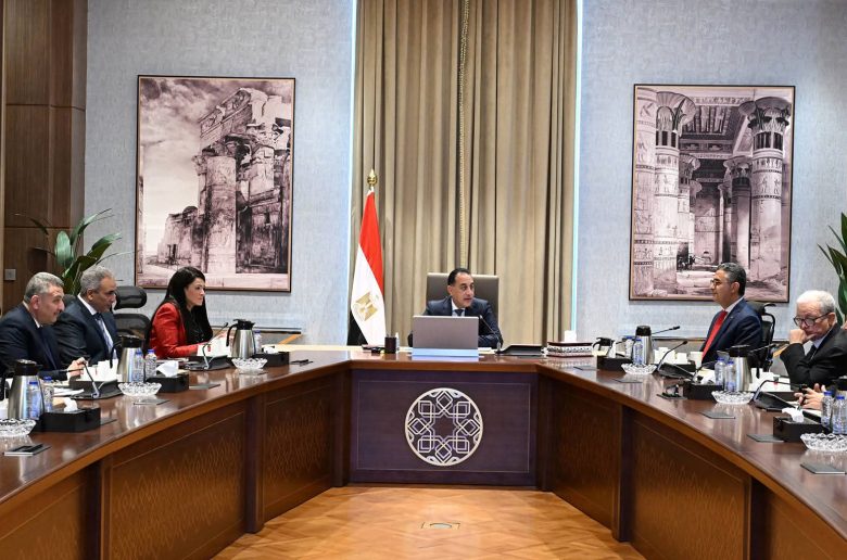 رئيس الوزراء يتابع خطط إعادة الهيكلة وتطوير الأداء المالي لهيئة السلع التموينية 