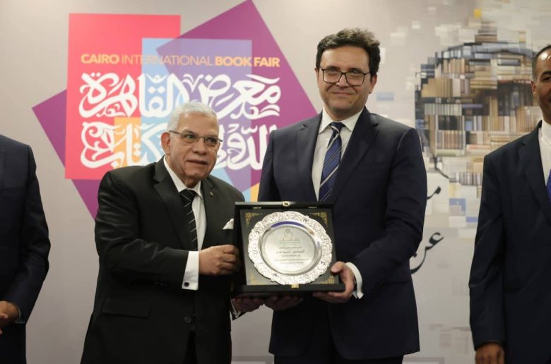 وزير الثقافة يُكرّم الفائزين بجوائز الدورة السابعة والخمسين لمعرض القاهرة الدولي للكتاب