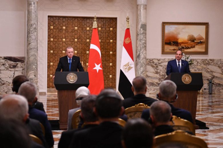 الرئيسان السيسي وأردوغان يؤكدان ضرورة رفع حجم التجارة بين مصر وتركيا إلى 15 مليار دولار