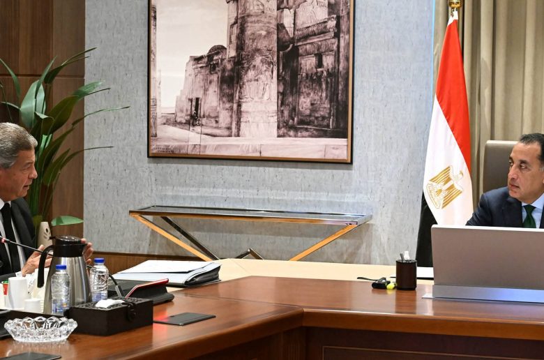 رئيس الوزراء يتلقى التقرير النهائي للجنة تطوير الإعلام المصري