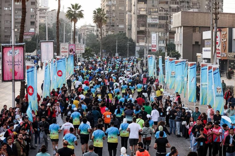 وزير الشباب يطلق شارة بدء النسخة الثانية عشرة من ماراثون القاهرة الدولي