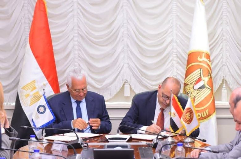 وزير العمل يوقّع بروتوكول تعاون مع الأكاديمية العربية للعلوم الإدارية والمالية والمصرفية