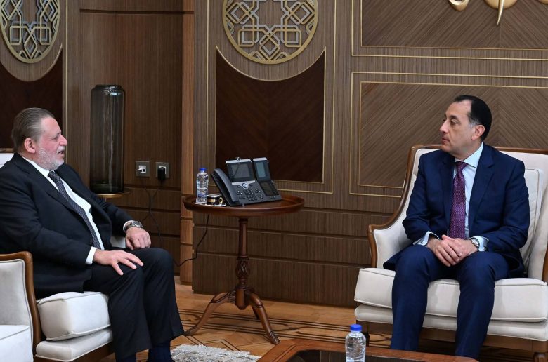 رئيس الوزراء يبحث توفير السلع أمام المواطنين مع محافظ البنك المركزي