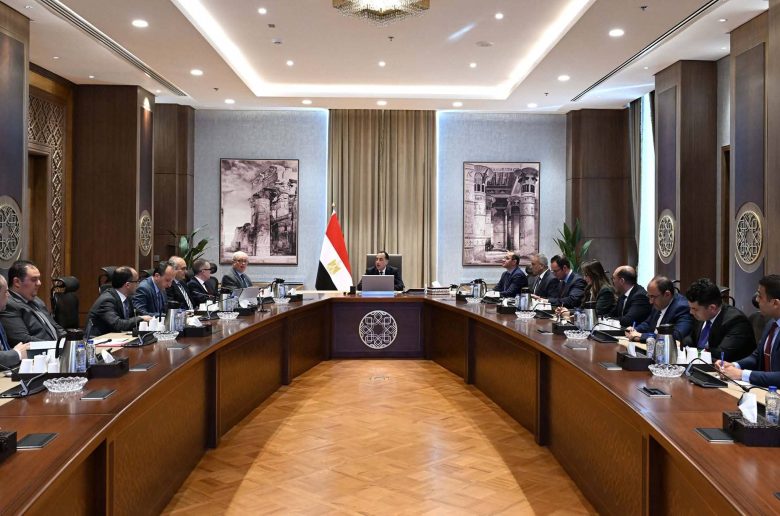 الحكومة: نستهدف تعميق الشراكة مع مجتمع الأعمال لتعزيز الثقة وتحسين الخدمات ووضوح الرؤية