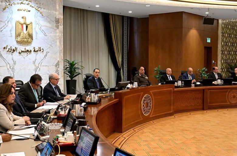 رئيس الوزراء يوجه بتعزيز التواصل مع البرلمان والرد الفوري على طلبات النواب