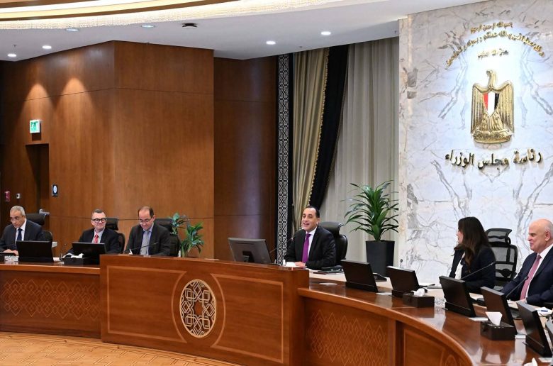 رئيس الوزراء يتابع الموقف التنفيذي والمالي للمرحلة الأولى لظبادرة «حياة كريمة»