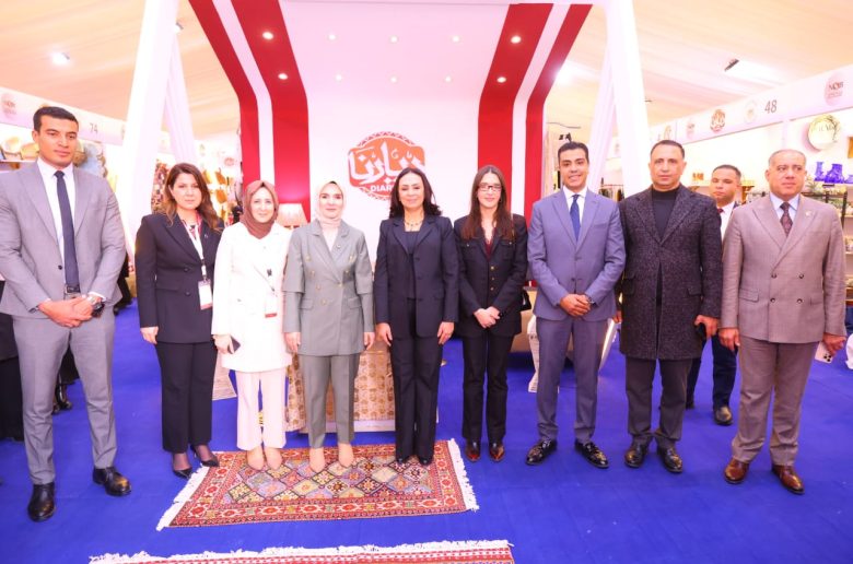 وزيرة التضامن ونظيرتها التركية تتفقدان معرض «ديارنا» بمركز سيتي ستارز التجاري