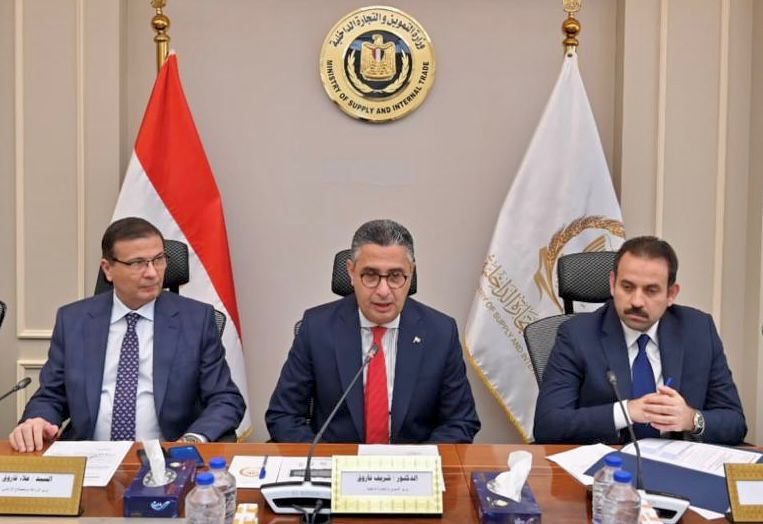 اتفاق ثلاثي بين التموين والزراعة ومستقبل مصر لاستيراد دواجن مجمدة وطرحها قبل رمضان لضبط الأسواق - أموال الغد