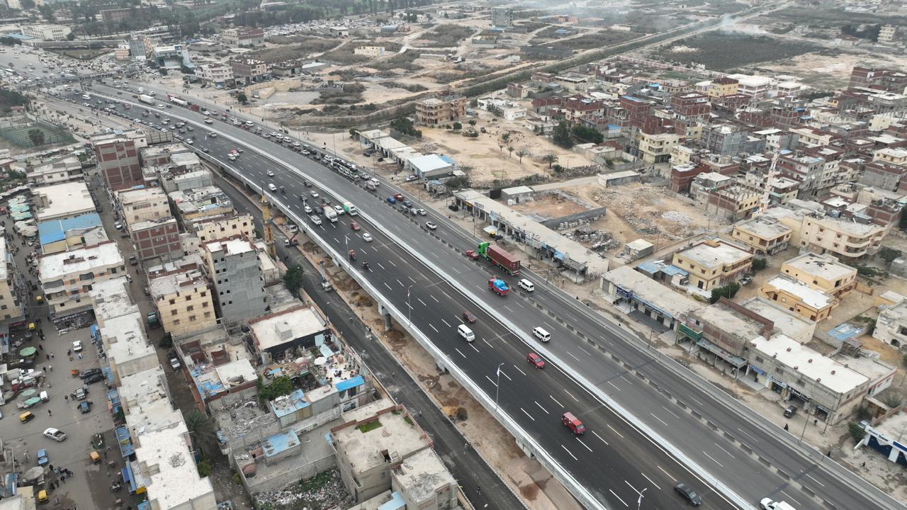 وزير النقل يتفقد مسار القطار السريع وجاهزية المحطات من العلمين إلى الإسكندرية - أموال الغد