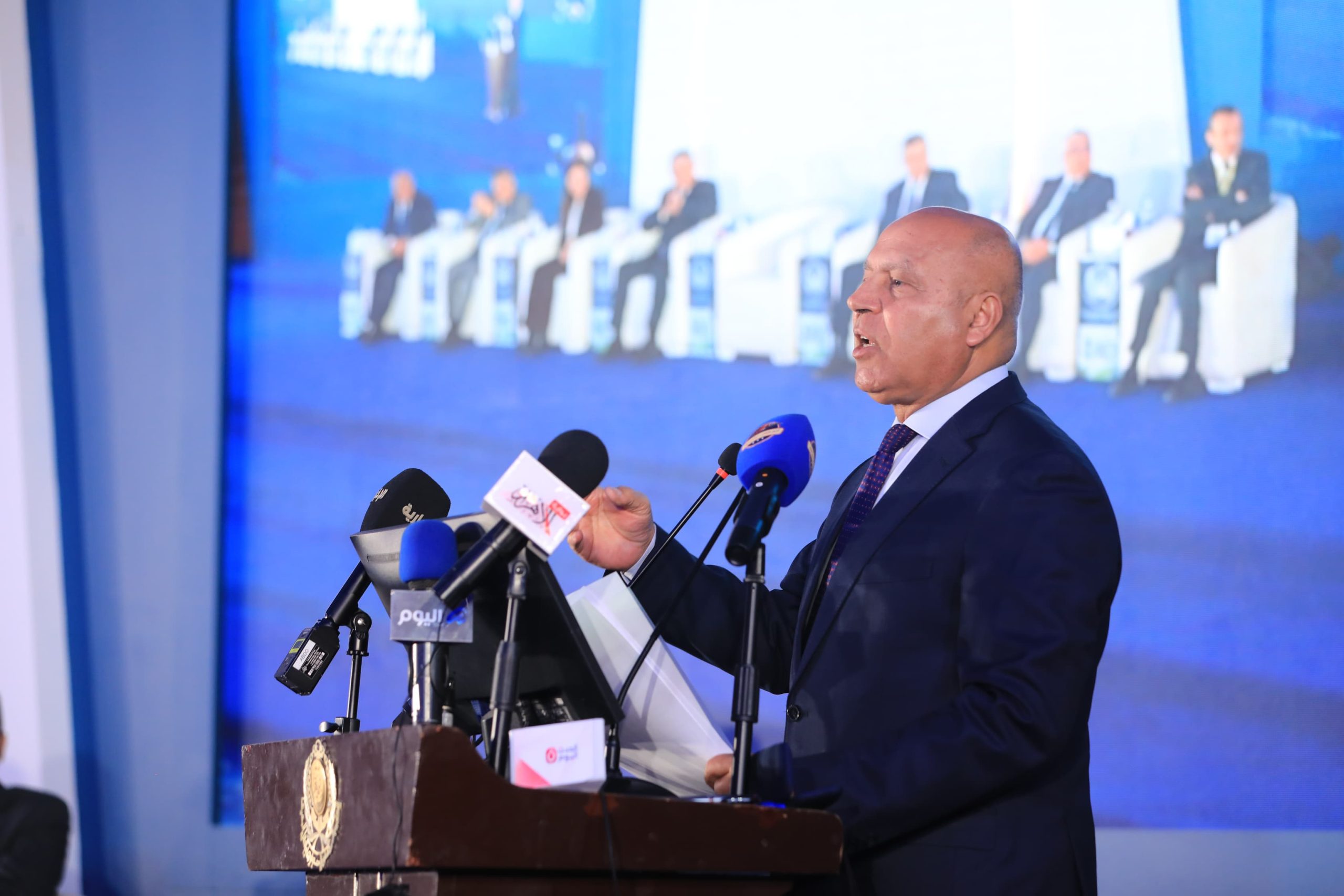 وزارة النقل تنفذ 7 ممرات لوجيستية لتعزيز التنمية المستدامة - أموال الغد