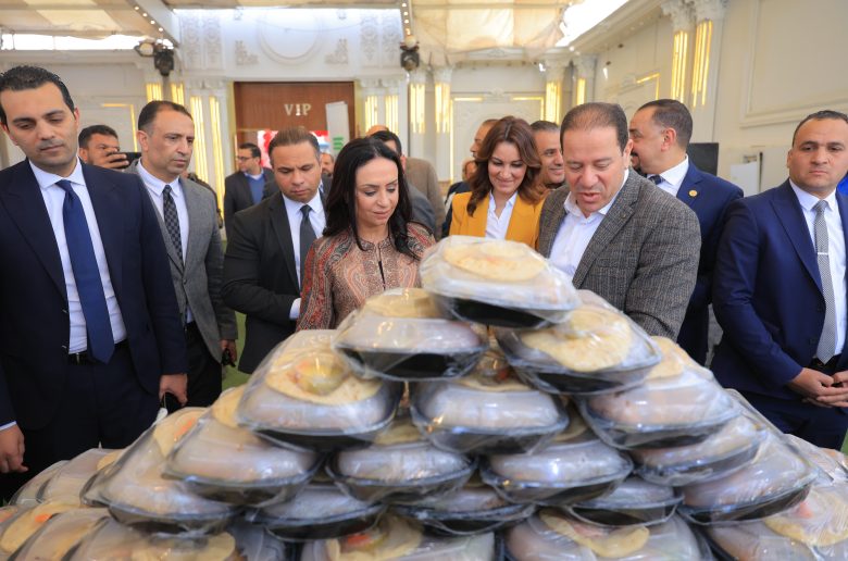 وزيرة التضامن تتفقد مقر إطعام جمعية الأورمان بـ«إمبابة»