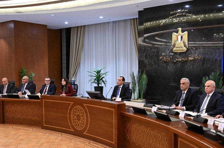 رئيس الوزراء يشدد على التشغيل الفوري للمشروعات الخدمية ذات الأولوية للمواطنين
