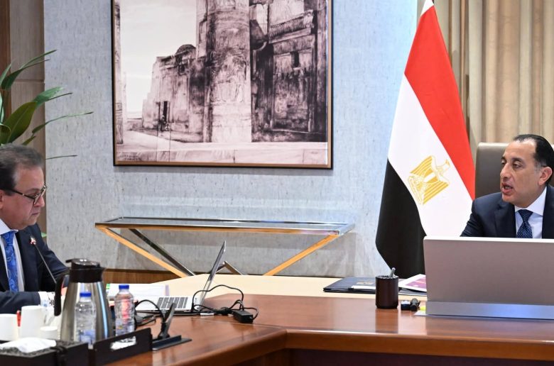 رئيس الوزراء يتابع مع وزير الصحة والسكان عددا من ملفات عمل الوزارة