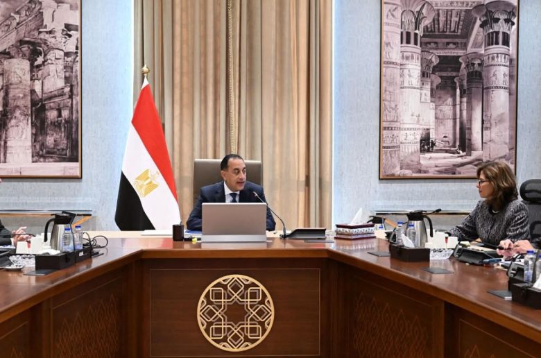 رئيس الوزراء يوجه بعرض المنظومة المقترحة لتطوير وتأهيل كوادر الجهاز الإداري على الحكومة