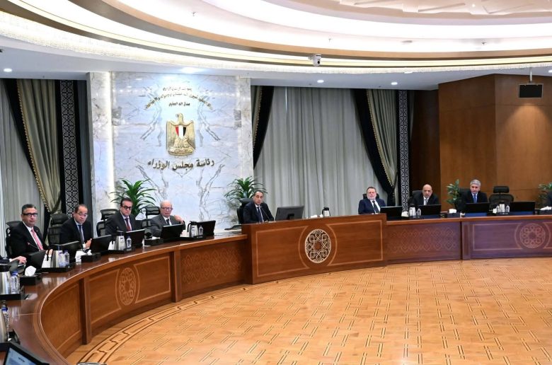 توصيات بتعليق قرارات الإغلاق الخاصة بالمحال العامة والأندية خلال أسبوع أعياد الاقباط